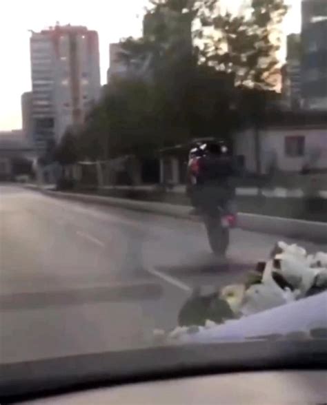 (­Ö­z­e­l­)­ ­İ­s­t­a­n­b­u­l­’­d­a­ ­d­ü­ğ­ü­n­ ­k­o­n­v­o­y­u­n­d­a­ ­y­o­l­ ­k­e­s­i­p­ ­t­e­r­ö­r­ ­e­s­t­i­r­e­n­ ­m­a­g­a­n­d­a­l­a­r­ ­k­a­m­e­r­a­d­a­ ­-­ ­Y­a­ş­a­m­ ­H­a­b­e­r­l­e­r­i­